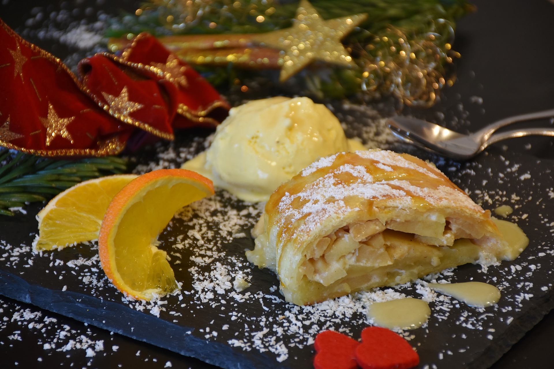 Apfelstrudel mit Vanillesoße